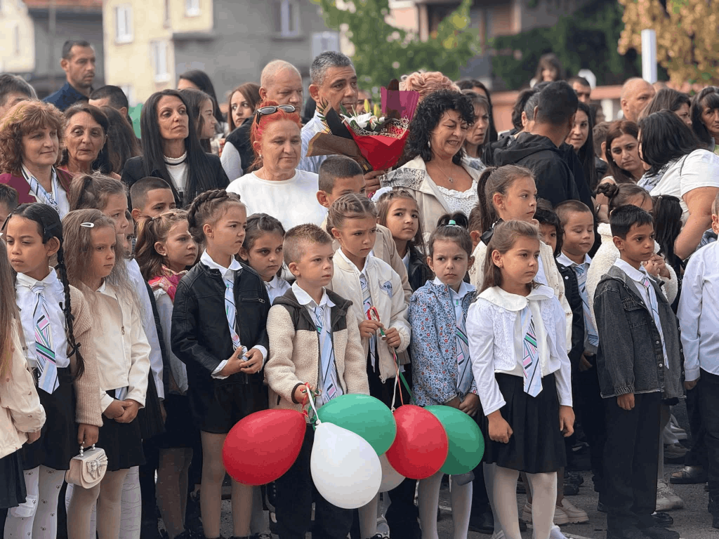 С вълнение и доброта НУ „Станислав Доспевски“ откри новата учебна година - НУ Станислав Доспевски - Самоков